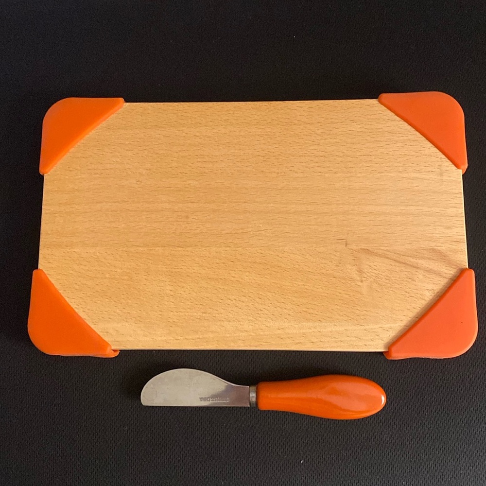 NWOT Crate&Barrel cheese board with knife